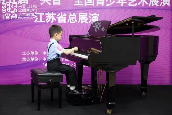 钢琴演出